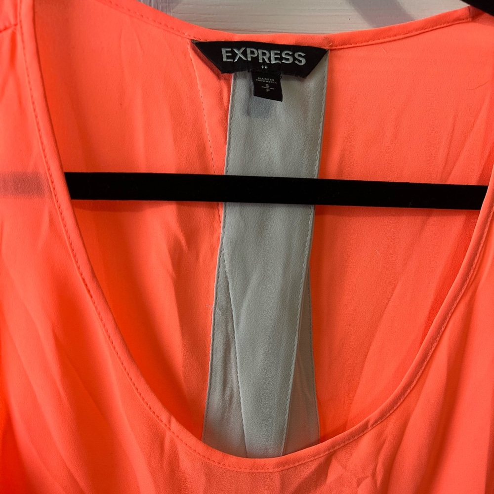 Express split back top - Picture 2 of 3